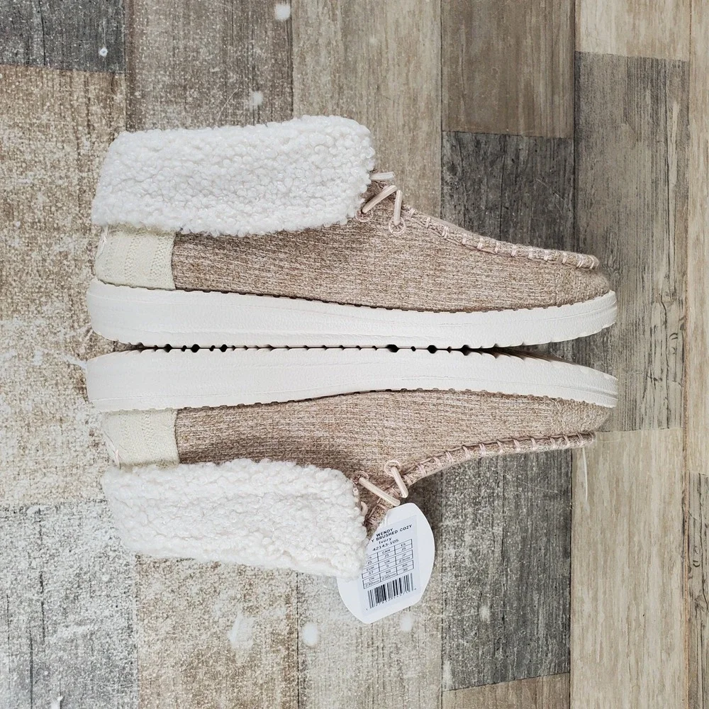 Hey Dude Wendy Fold Brushed Cozy Youth Girls Shoes Sz 5‎ Ivory Faux Fur Slip On